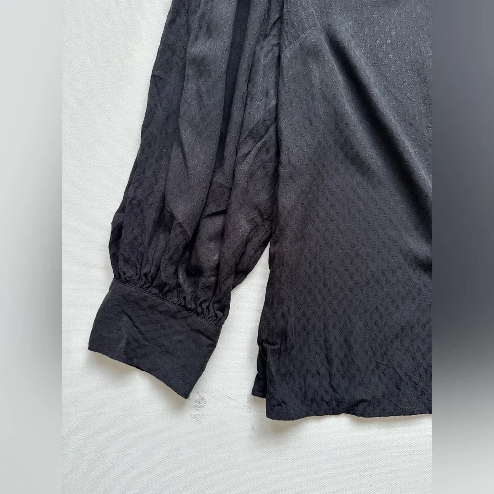 Suzy Shier - Long Sleeve Blouse - Black Pattern - Lightweight - Size: Large - Picture 2 of 9